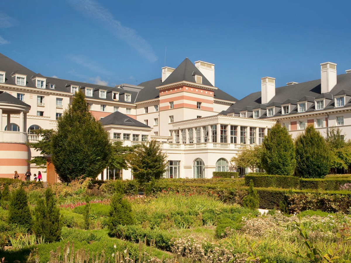 dream castle hotel at disneyland paris